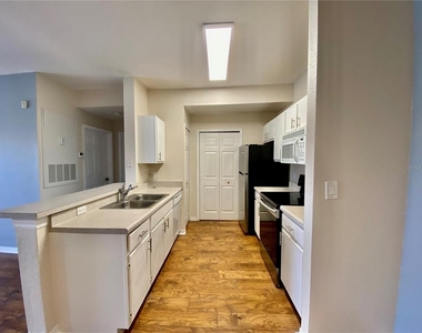 5467 Vineland Road - Photo Thumbnail 11