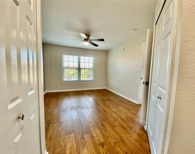 5467 Vineland Road - Photo Thumbnail 30