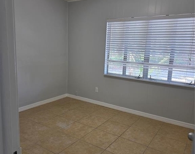 1695 E Horatio Avenue - Photo Thumbnail 5