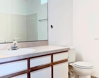13158 Odyssey Lake Way - Photo Thumbnail 10