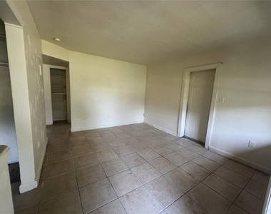 4227 Lake Lawne Avenue - Photo Thumbnail 11