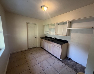 4227 Lake Lawne Avenue - Photo Thumbnail 6
