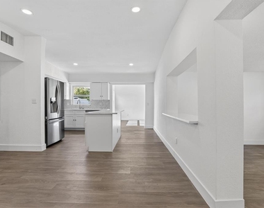 1612 W Grant Street - Photo Thumbnail 8