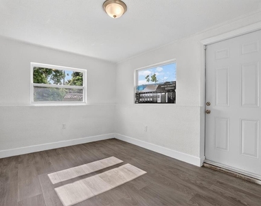 1612 W Grant Street - Photo Thumbnail 14