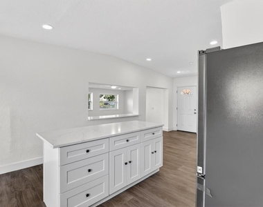 1612 W Grant Street - Photo Thumbnail 11