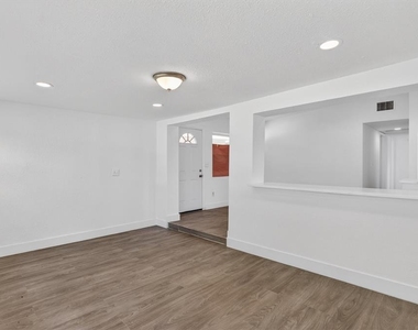 1612 W Grant Street - Photo Thumbnail 7
