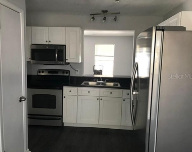 11141 Essex Ridge Court - Photo Thumbnail 2