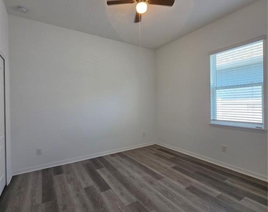 9185 Carmela Avenue - Photo Thumbnail 12