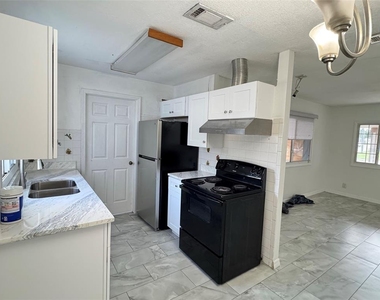 9401 57th Street N - Photo Thumbnail 9