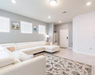 7243 Oakmoss Loop - Photo Thumbnail 3