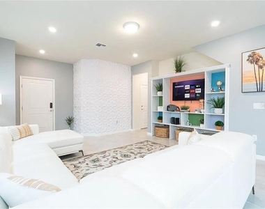 7243 Oakmoss Loop - Photo Thumbnail 6