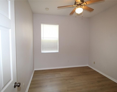 9885 Leland Drive - Photo Thumbnail 12