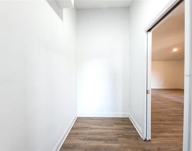 10711 Lake Hill Drive - Photo Thumbnail 6