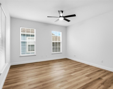 912 Waterside Drive - Photo Thumbnail 36