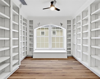 912 Waterside Drive - Photo Thumbnail 26