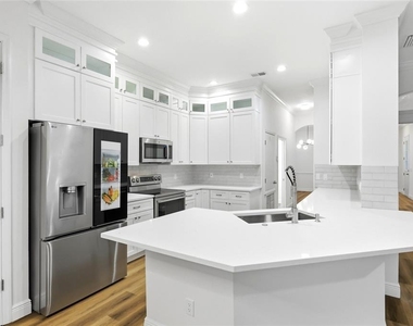 912 Waterside Drive - Photo Thumbnail 15