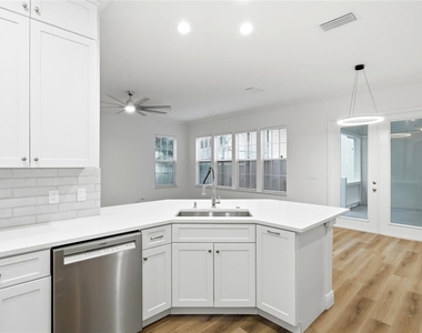 912 Waterside Drive - Photo Thumbnail 14