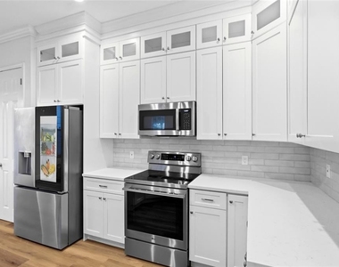 912 Waterside Drive - Photo Thumbnail 13