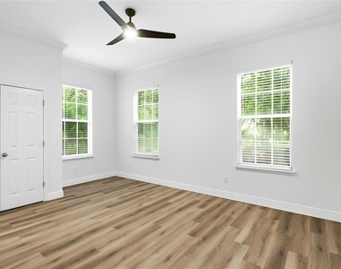 912 Waterside Drive - Photo Thumbnail 5
