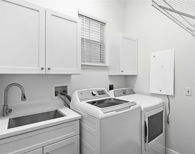 912 Waterside Drive - Photo Thumbnail 11