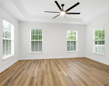912 Waterside Drive - Photo Thumbnail 38
