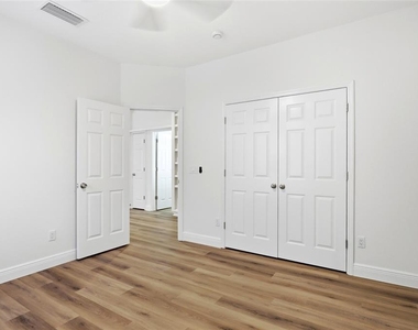 912 Waterside Drive - Photo Thumbnail 34