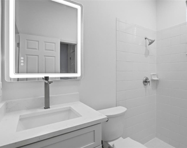 912 Waterside Drive - Photo Thumbnail 4