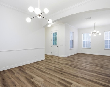 912 Waterside Drive - Photo Thumbnail 9