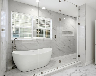 912 Waterside Drive - Photo Thumbnail 43