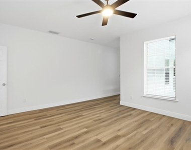 912 Waterside Drive - Photo Thumbnail 37