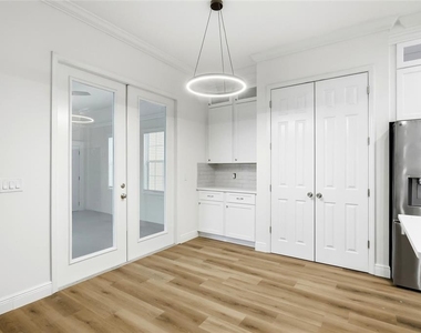912 Waterside Drive - Photo Thumbnail 17
