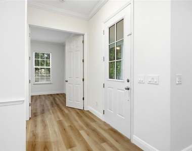 912 Waterside Drive - Photo Thumbnail 2