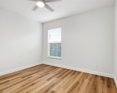 912 Waterside Drive - Photo Thumbnail 31