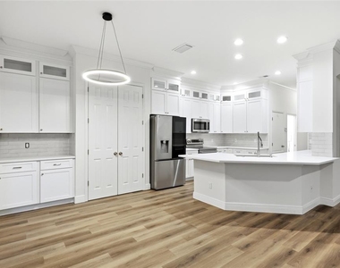 912 Waterside Drive - Photo Thumbnail 18