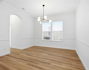 912 Waterside Drive - Photo Thumbnail 7