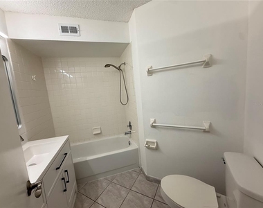 3900 Southpointe Drive - Photo Thumbnail 12