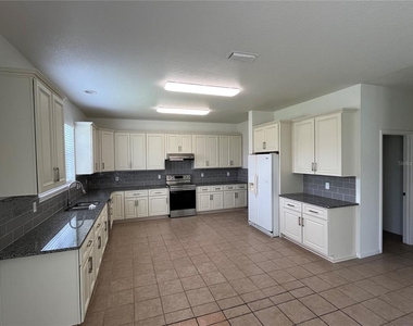101 Hagge Drive - Photo Thumbnail 3