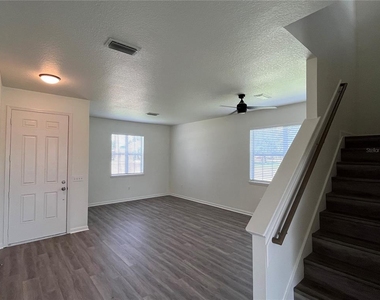 101 Hagge Drive - Photo Thumbnail 21