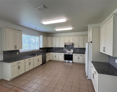 101 Hagge Drive - Photo Thumbnail 6