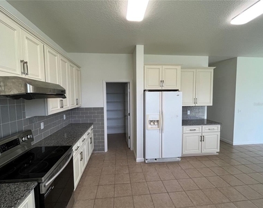 101 Hagge Drive - Photo Thumbnail 9