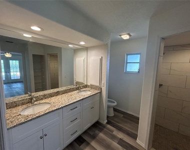 2093 Rio De Janeiro Avenue - Photo Thumbnail 12