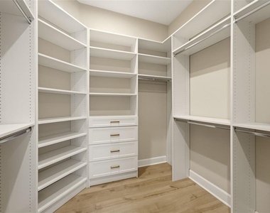 7708 Moonbeam Avenue - Photo Thumbnail 22