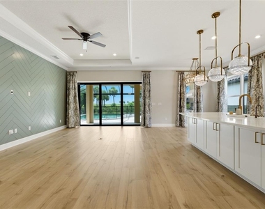 7708 Moonbeam Avenue - Photo Thumbnail 9