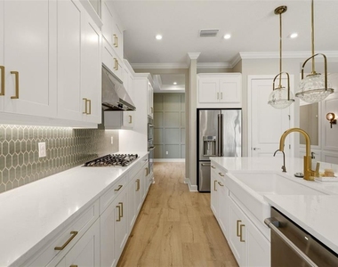 7708 Moonbeam Avenue - Photo Thumbnail 16