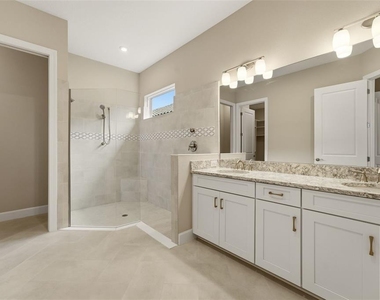 7708 Moonbeam Avenue - Photo Thumbnail 20