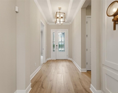 7708 Moonbeam Avenue - Photo Thumbnail 4