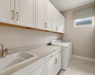 7708 Moonbeam Avenue - Photo Thumbnail 33