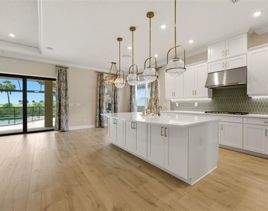 7708 Moonbeam Avenue - Photo Thumbnail 14
