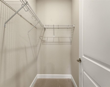 7708 Moonbeam Avenue - Photo Thumbnail 26