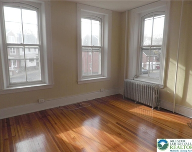 731 Lehigh Street - Photo Thumbnail 3